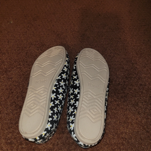 NWOT Toms Floral Slip-On Shoes - Picture 6 of 7